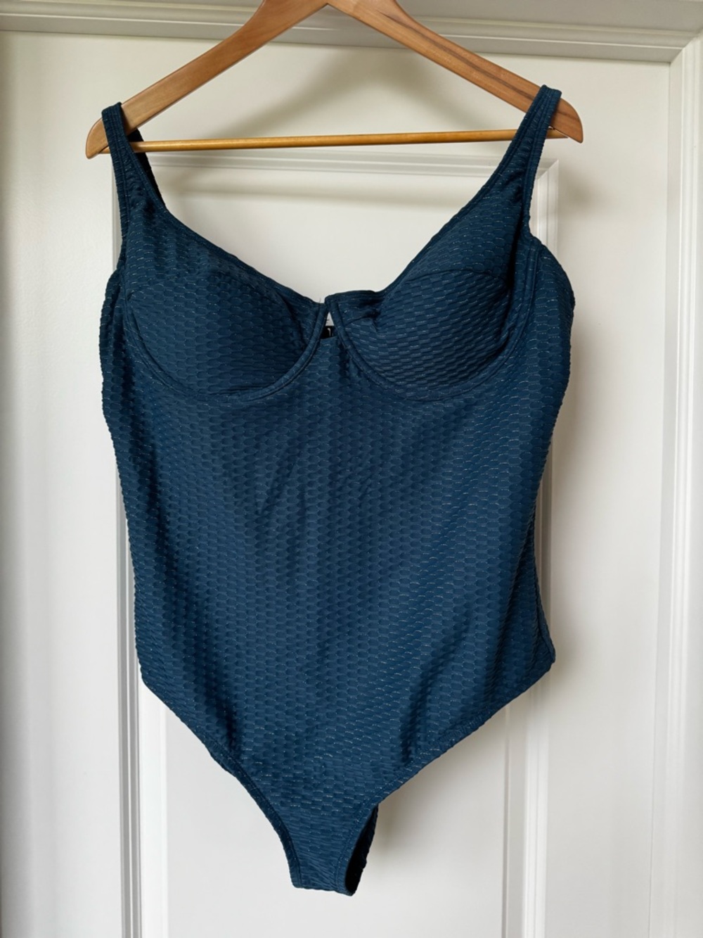 S3 Swim Textured Shimmer One Piece Swimsuit XL Blue Underwire